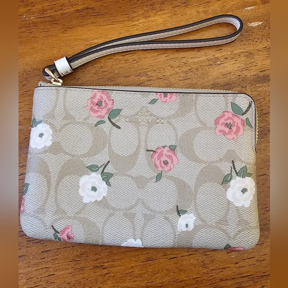 Coach Floral Print Signature Monogramm Crossgrain Leather Wristlet NWT - Picture 11 of 11